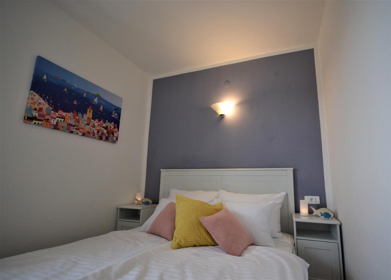 Apartments Near The Beach, With Terraces And Seaview At House B. Moscenicka Draga Bagian luar foto