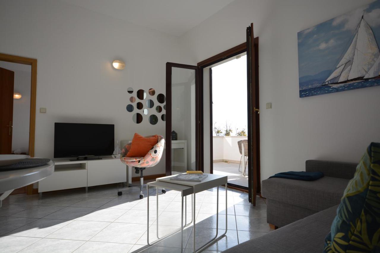 Apartments Near The Beach, With Terraces And Seaview At House B. Moscenicka Draga Bagian luar foto