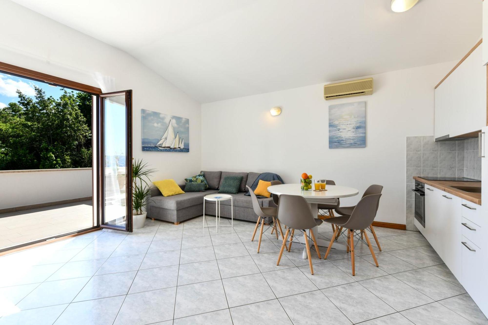 Apartments Near The Beach, With Terraces And Seaview At House B. Moscenicka Draga Bagian luar foto