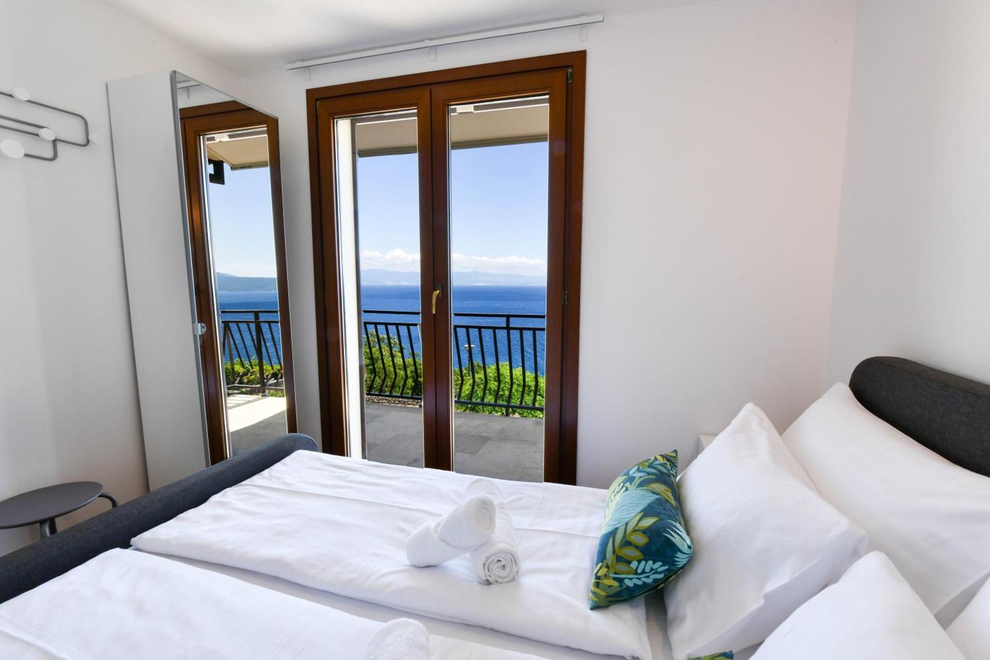Apartments Near The Beach, With Terraces And Seaview At House B. Moscenicka Draga Bagian luar foto